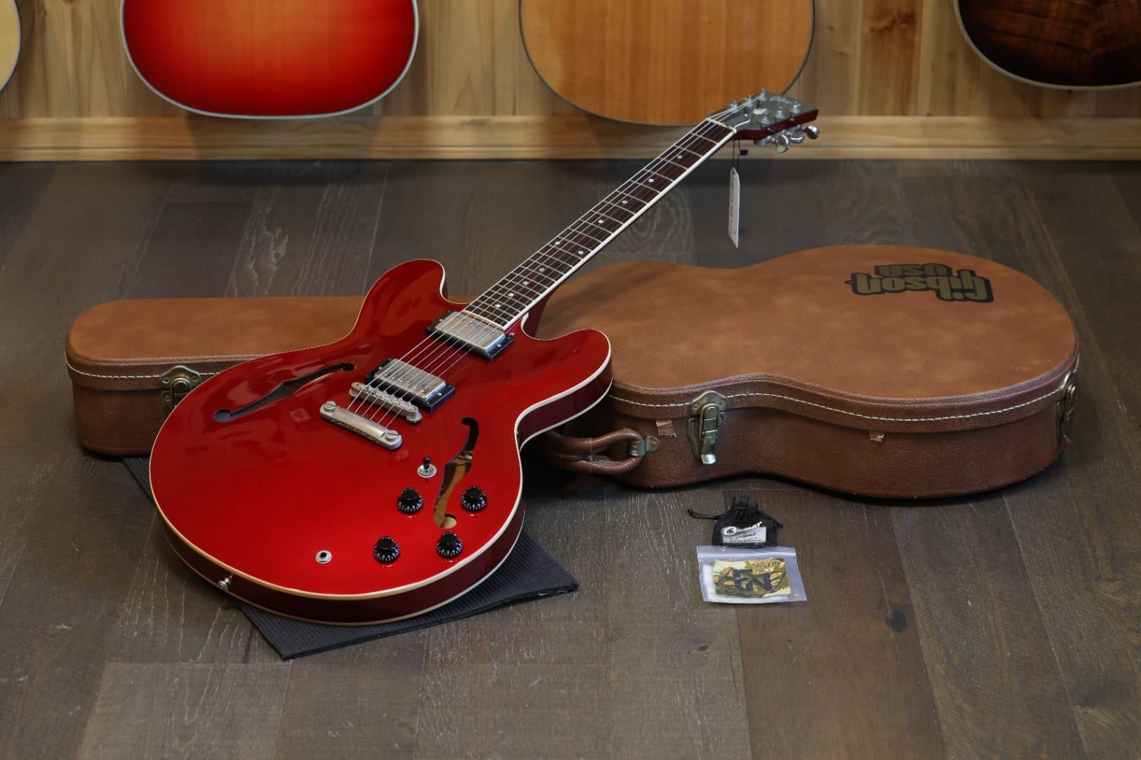 Rare! 2001 Gibson ES-335 Dot Semi-Hollow Electric Guitar Candy Apple Red + OHSC