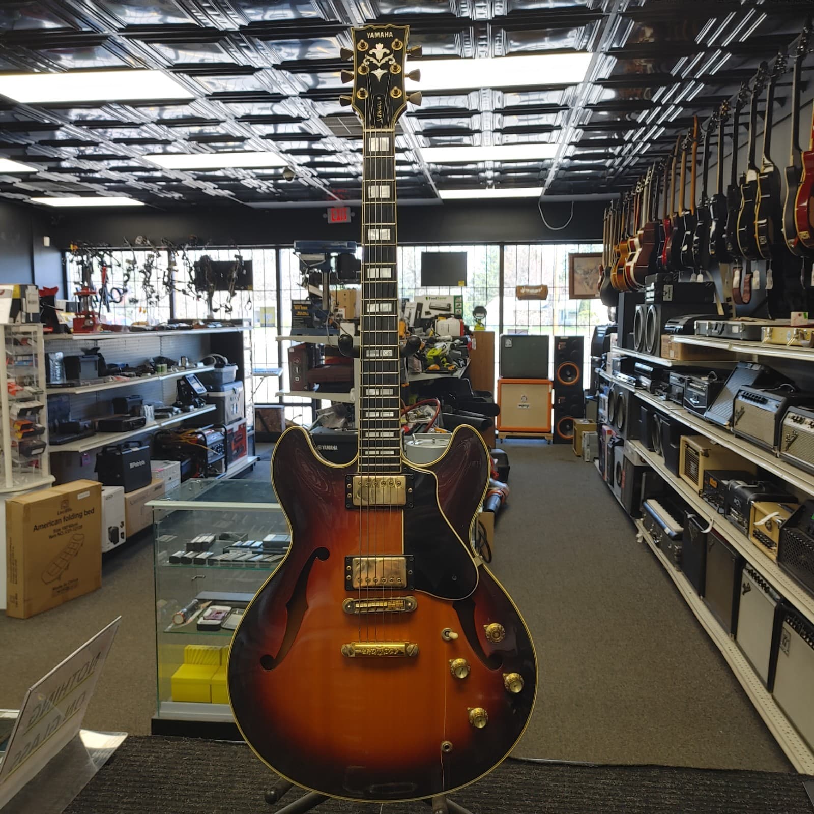 Yahmaha SA2000S Semi-Hollow Body Guitar w/ Original Case