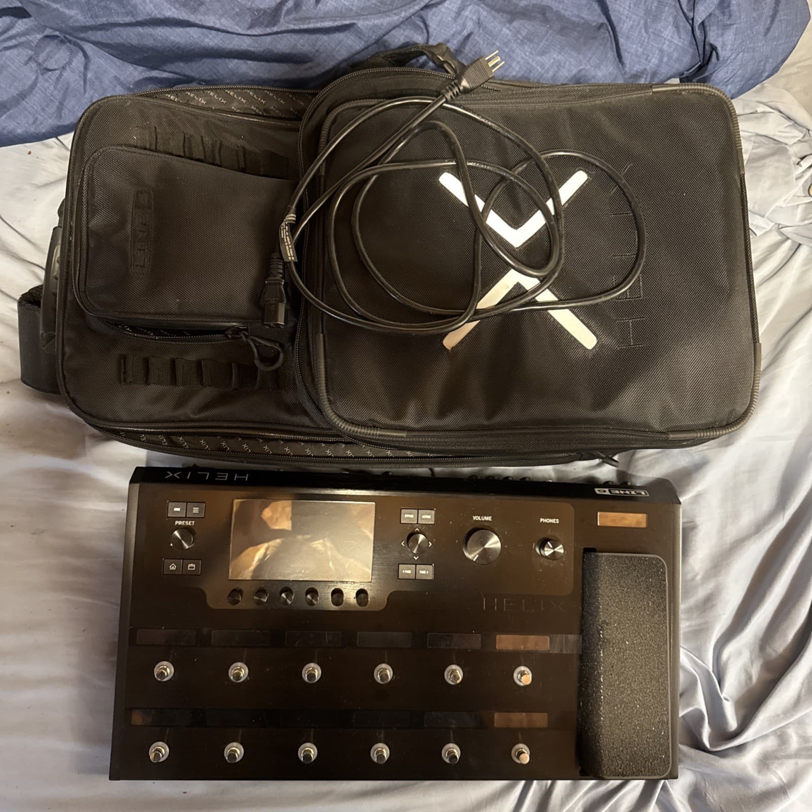 Line 6 Helix Digital Multi-Effects Processor for Guitar & Bass with Backpack