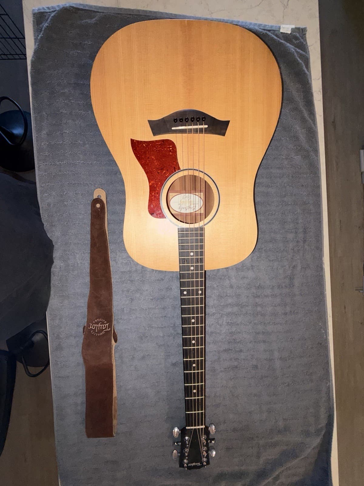 Taylor Big Baby (BBT) Acoustic Guitar with Hard Dreadnought Case & Taylor Strap