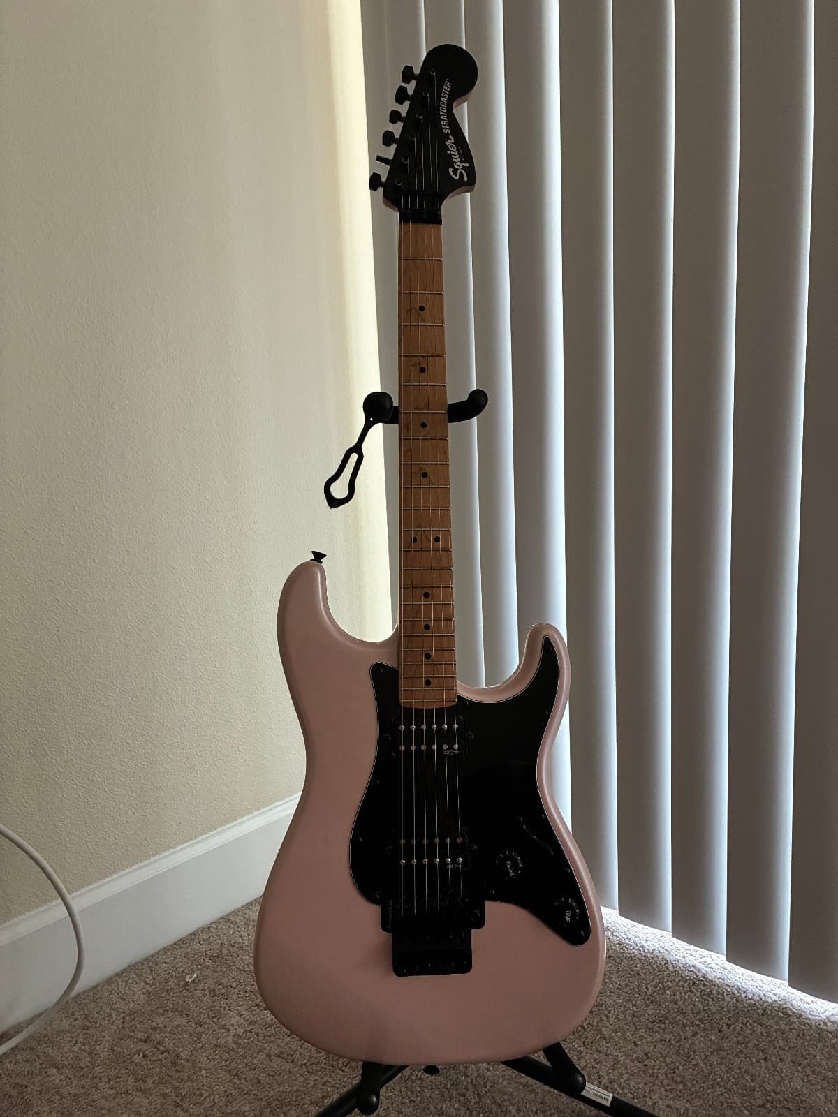 Squier Contemporary Stratocaster HH FR, Shell Pink Pearl, Black Pickguard