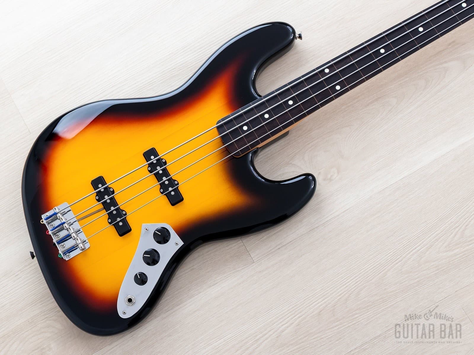 2022 Fender Traditional ‘60s Jazz Bass Fretless Sunburst, Japan MIJ, Jaco