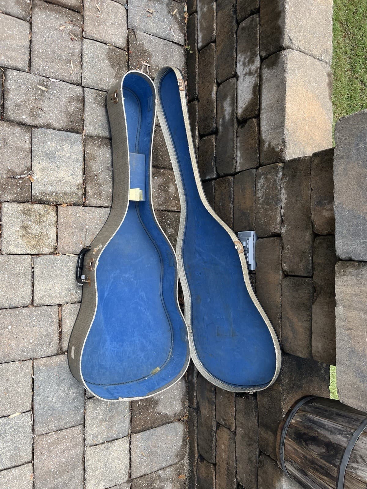 Vintage Acoustic Guitar Chip Board Style Guitar Case