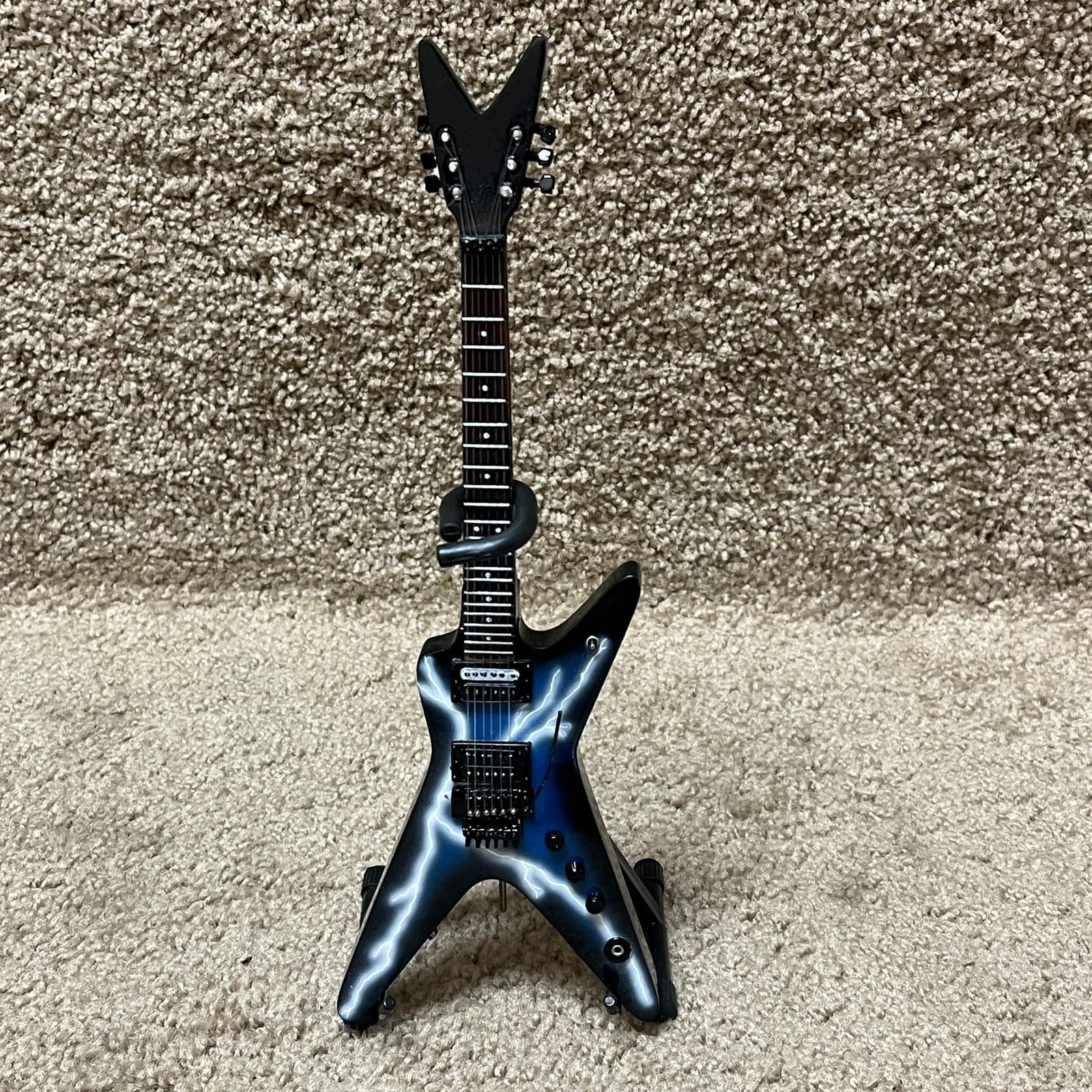 Axe Heaven DD-001 Dimebag Darrell Pantera Dean Lightning Bolt Mini Guitar +Stand