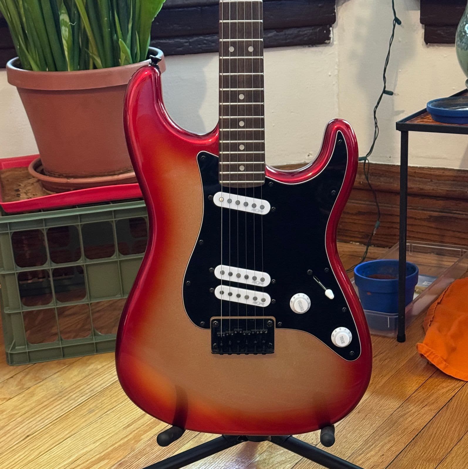Squier Contemporary Stratocaster Hardtail w/Upgrades, Accessories