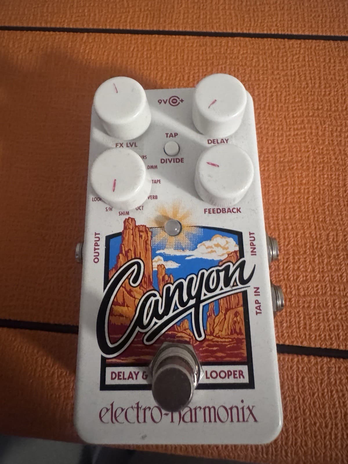 Electro-Harmonix Canyon Delay and Looper Guitar Pedal - White