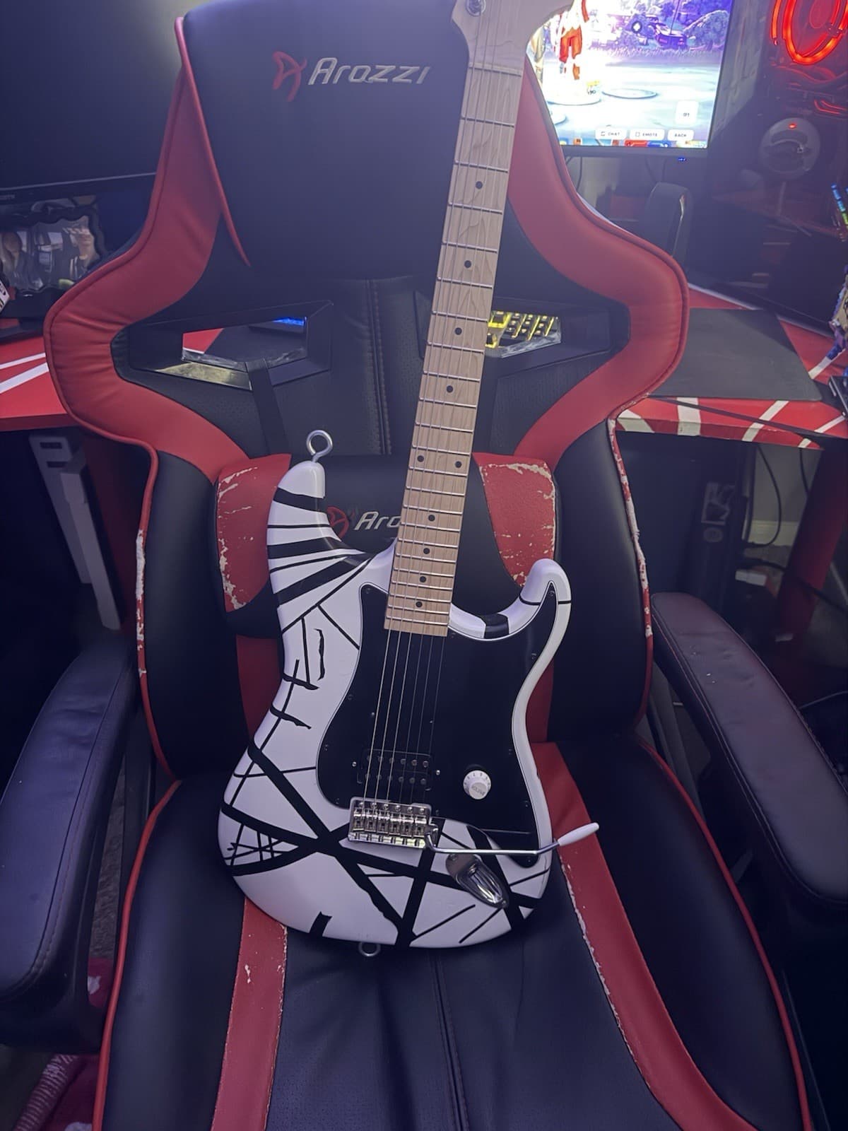 EVH Striped Series '78 Eruption Electric Guitar White with Black Stripes Replica