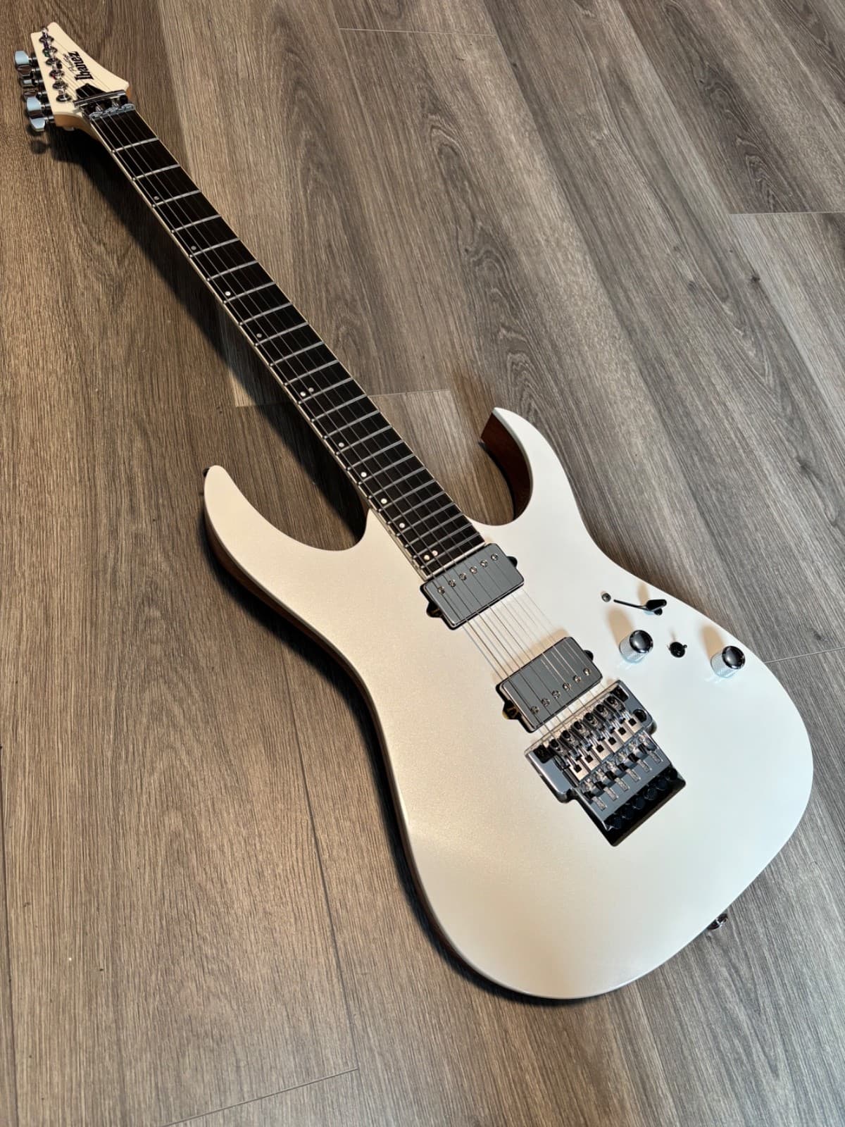 Ibanez Prestige RG-5320C Pearl White 2023