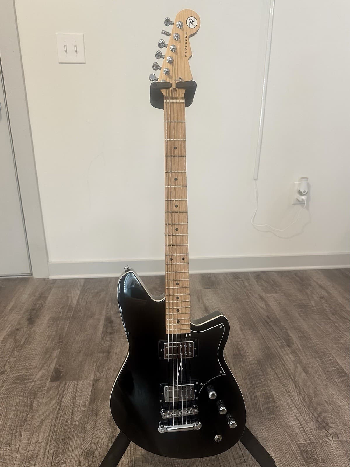 Reverend Descent Baritone Electric Guitar Short Scale Black