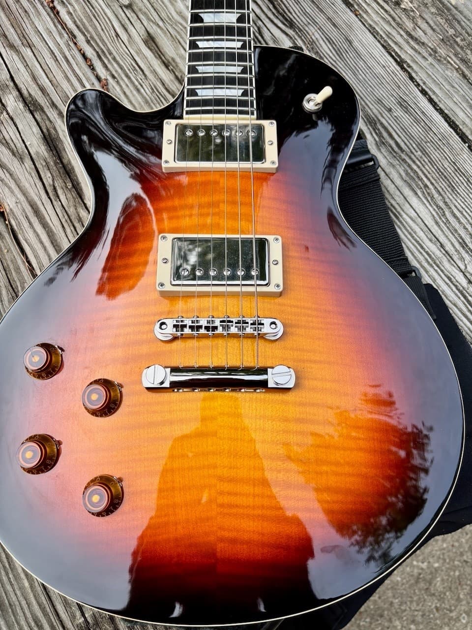 Eastman SB59L-SB Electric guitar w/case; left handed.