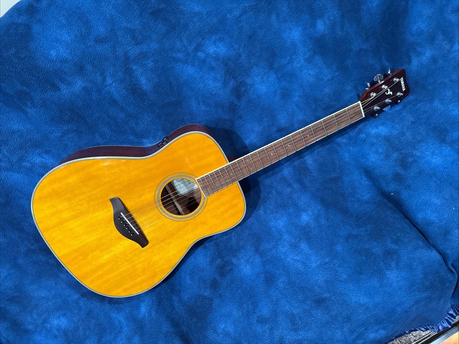 Yamaha FG-TA TransAcoustic Dreadnought Acoustic Guitar w/ Gigbag