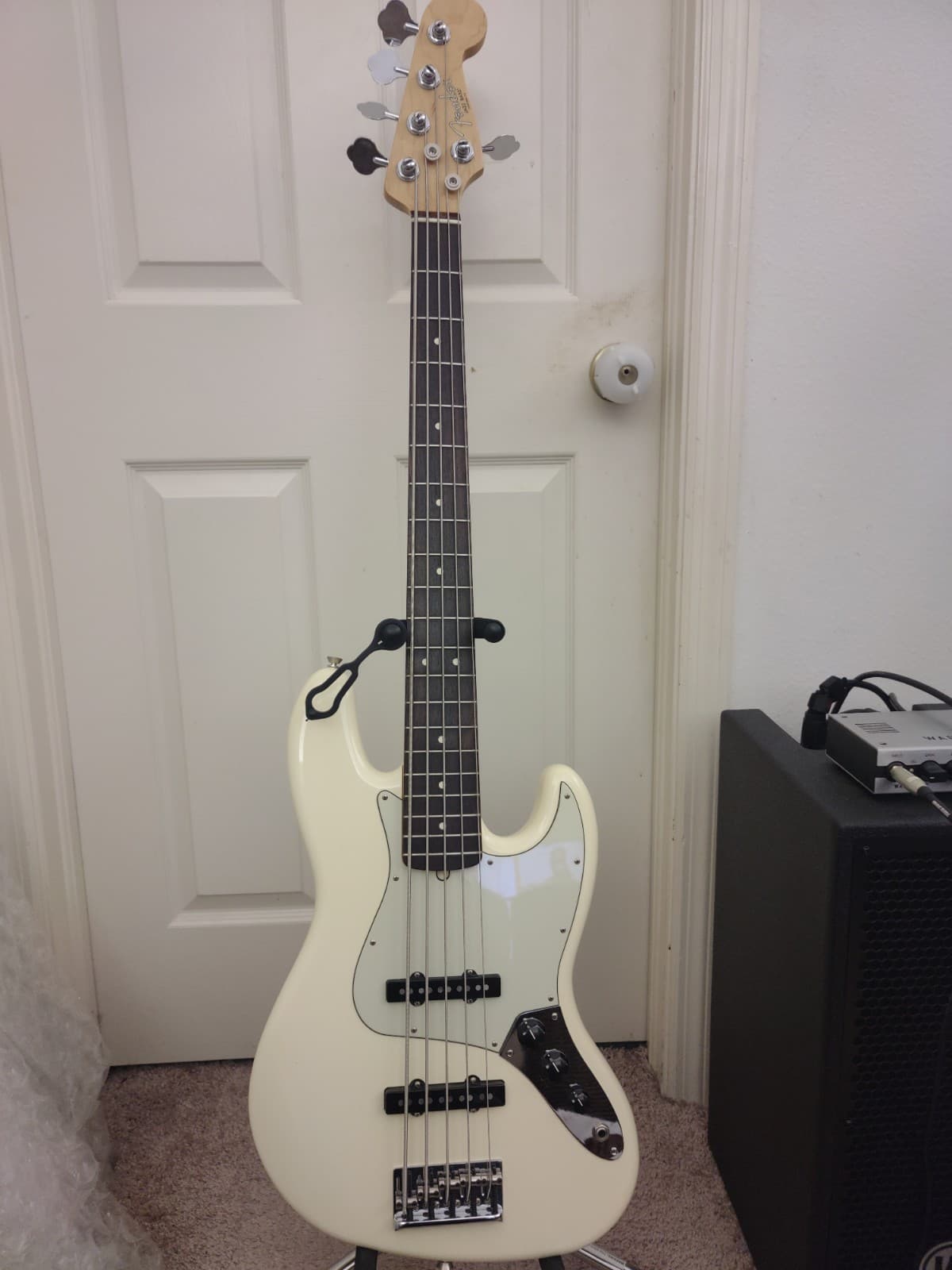 Fender American Professional Jazz Bass V w HSC.