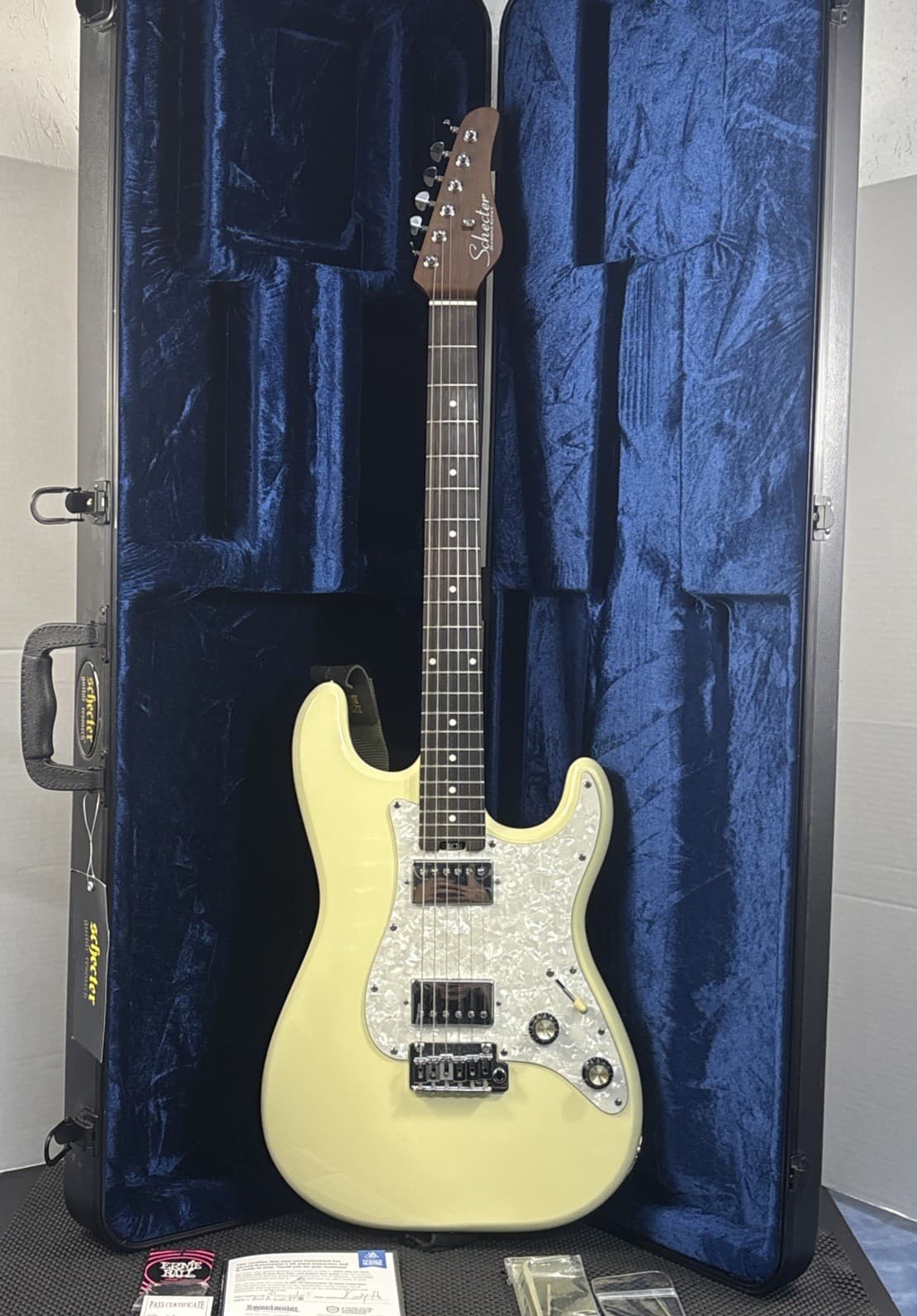 SCHECTER GUITAR - RESEARCH - DIAMOND SERIES - IVORY & PEARL (IW21061776) W/ CASE