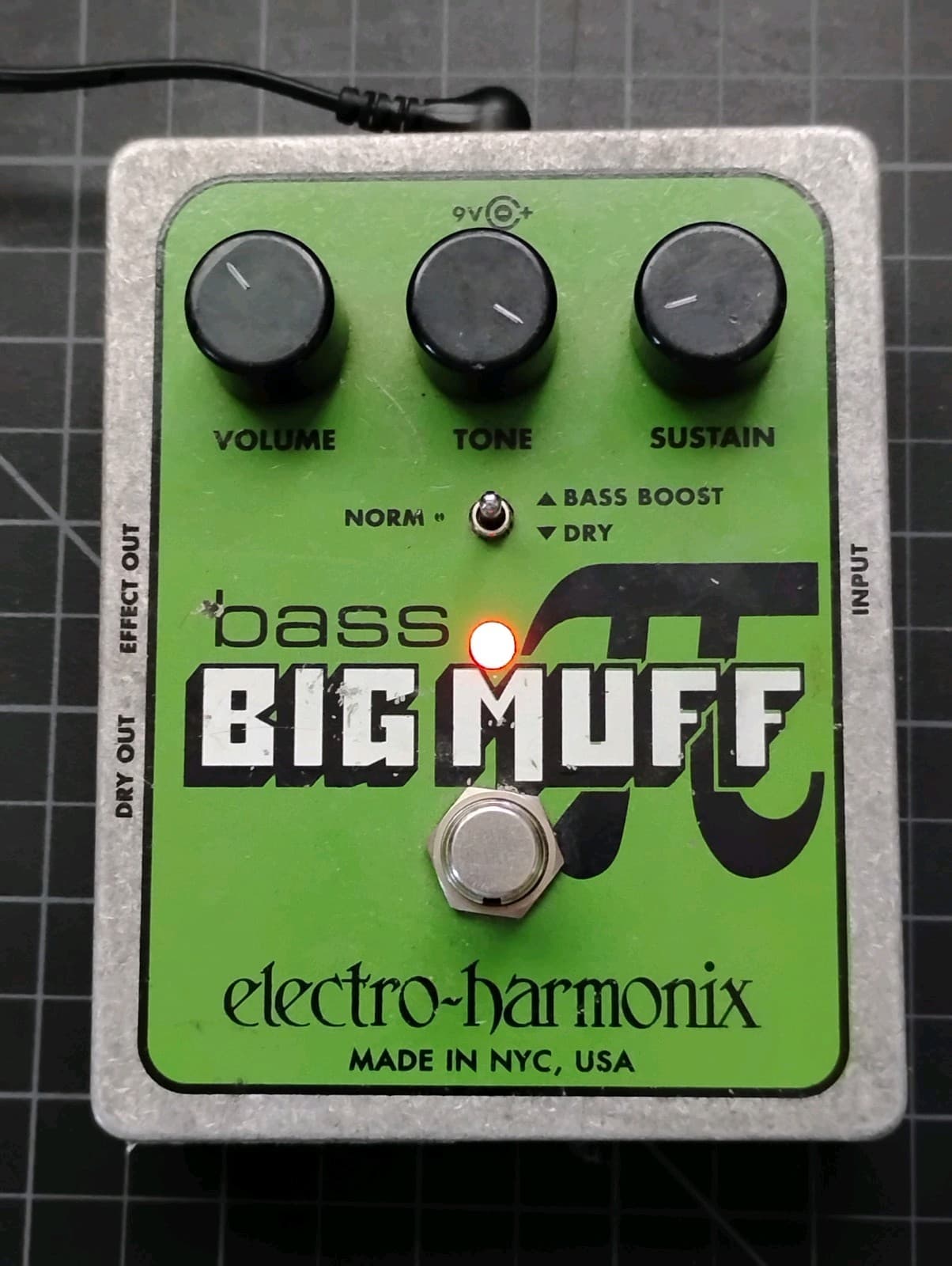 Electro-Harmonix Bass Big Muff Pi Analog Fuzz/Sustain Pedal for Bass Guitar
