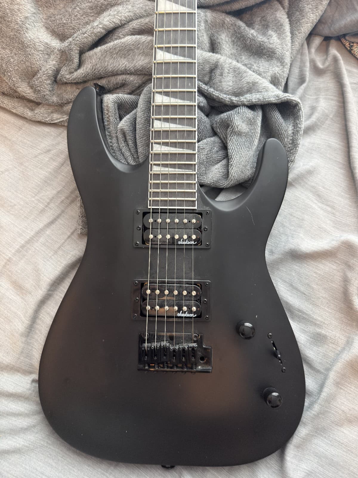Jackson Dinky JS22 + Fender Mustang LT25 Amp