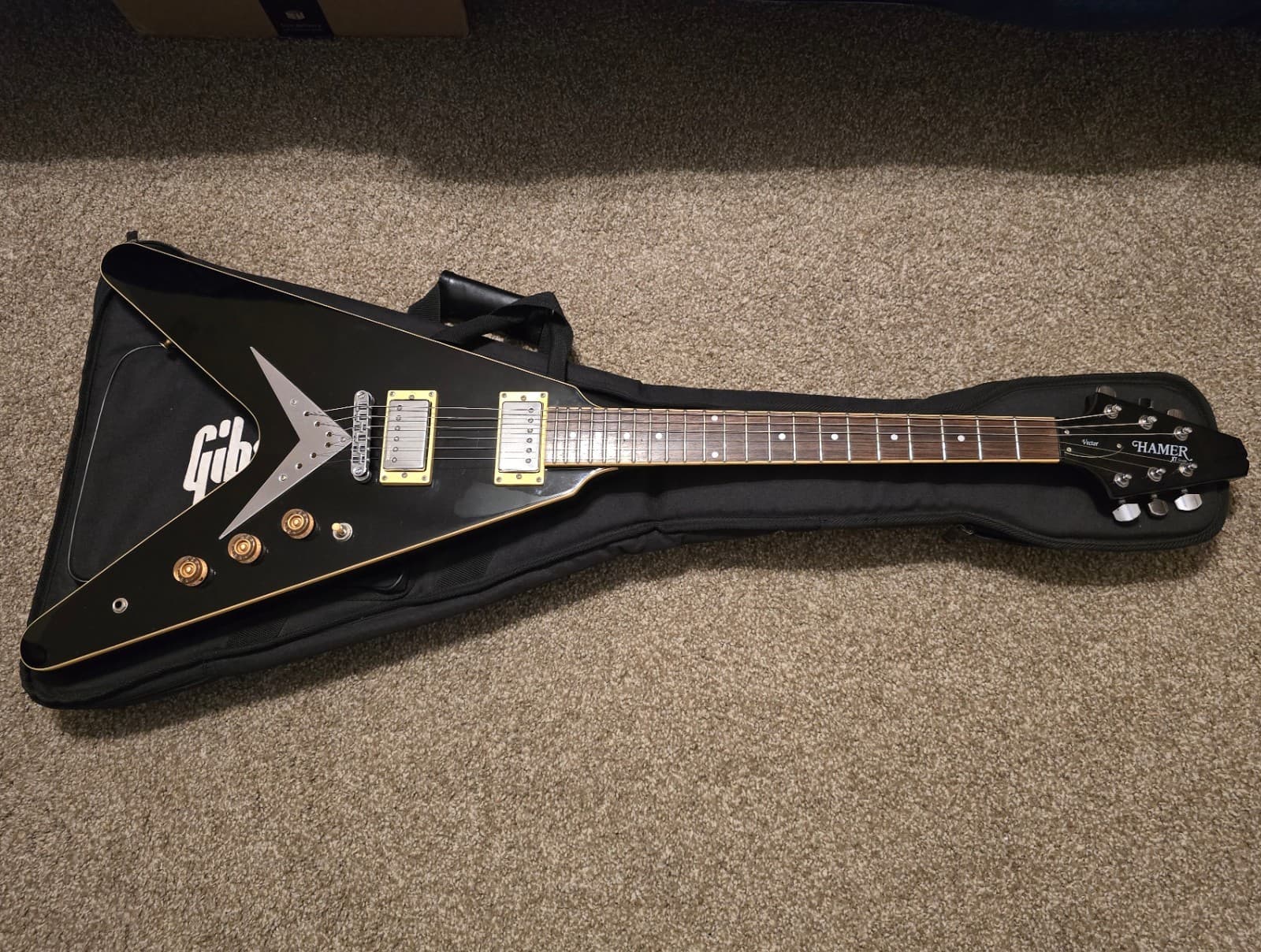 Hamer 2000's Flying V Vector XT Series Gloss Ebony Guitar & Gibson Gig Bag, EXC!
