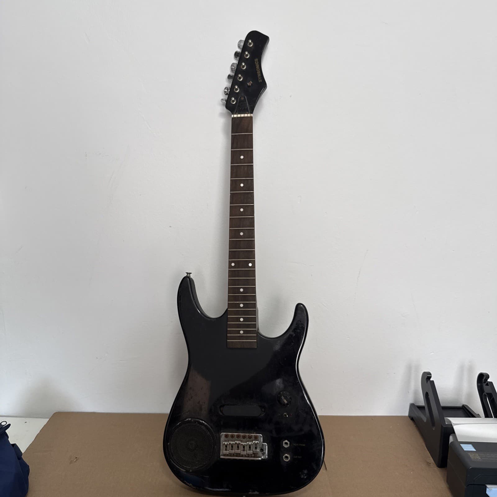 Synsonics Electric Guitar w/ In-Built Battery-Powered Amp - For Parts Or Project