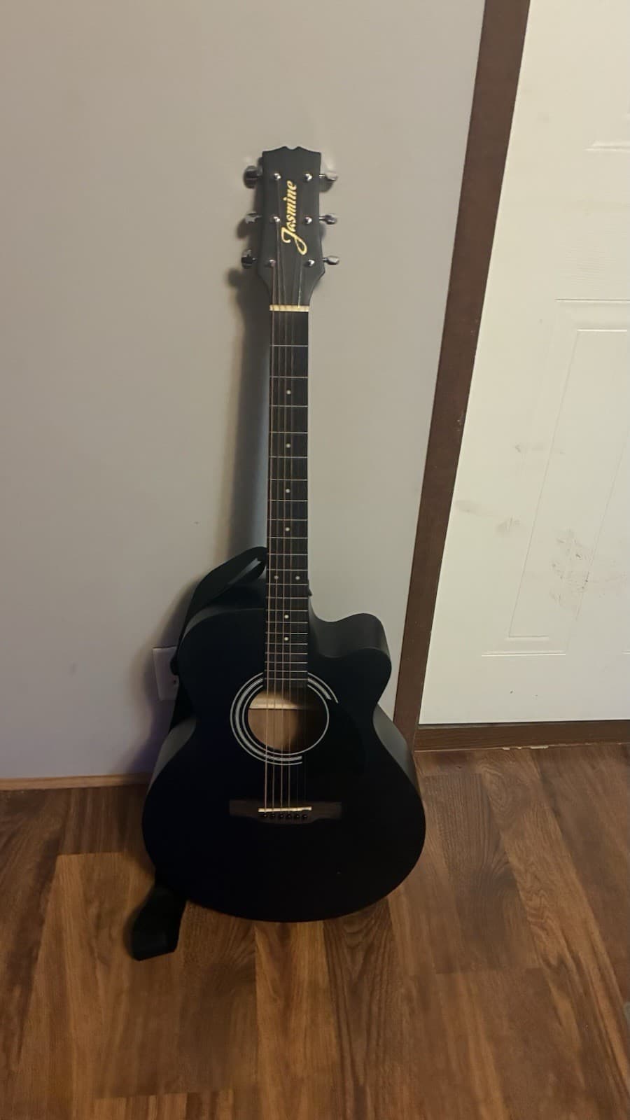 Jasmine Black Cutaway Acoustic Guitar 6-String Right-Hand w/ Gig Bag Picks