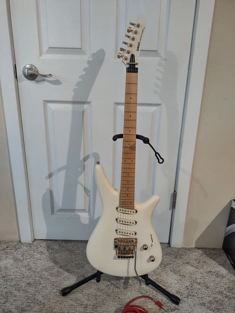 Yamaha MG 26f 1990s - Cream White Made in Japan 26 Frets Locking Tremolo