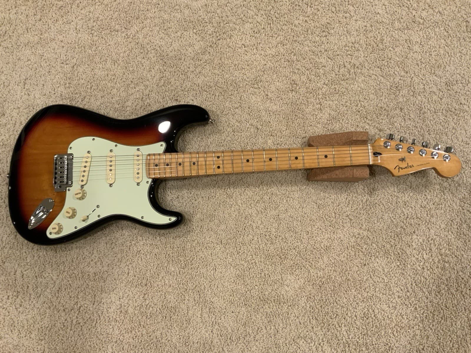 Fender Player Plus Stratocaster Sunburst, Gig Bag, Noiseless PU’s. Very Nice!!!