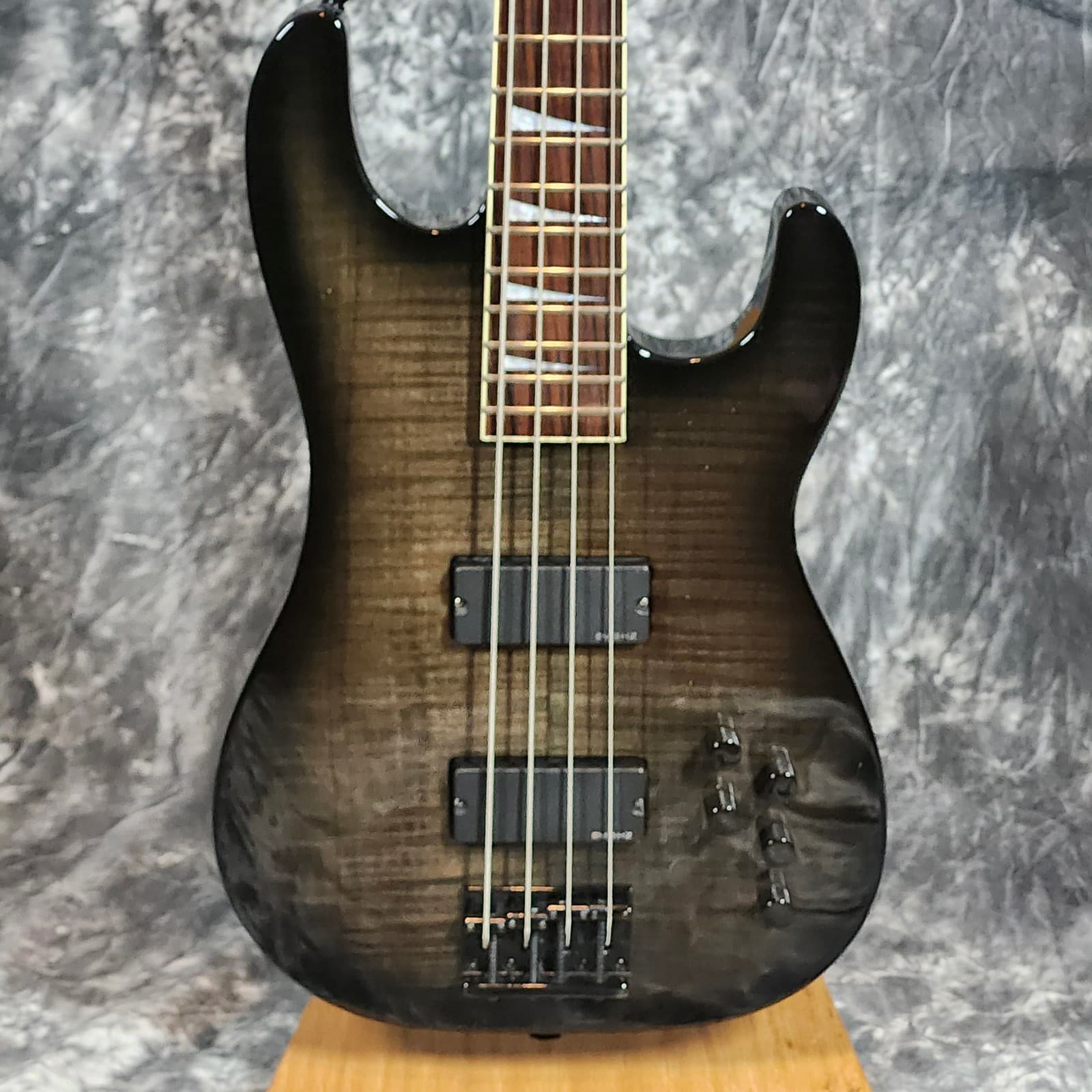 Jackson CMG Concert Series Bass w/HSC