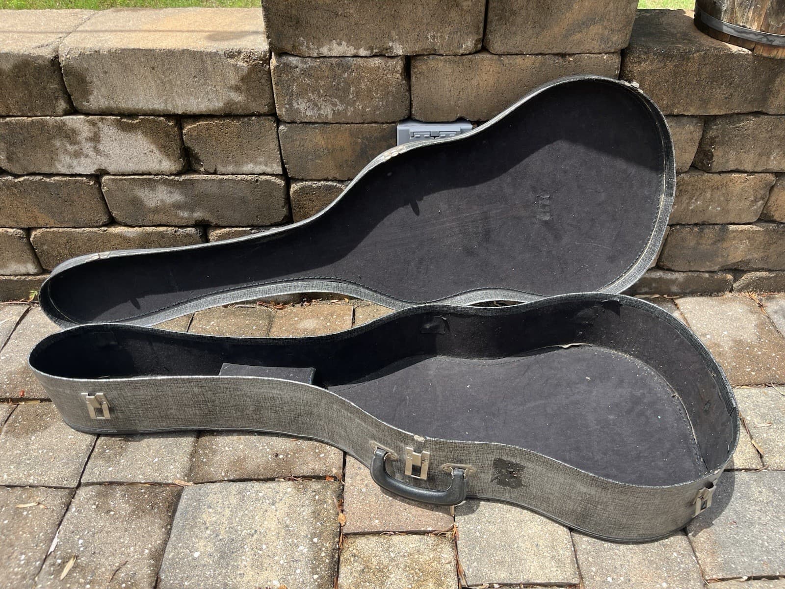 Vintage Acoustic Guitar Small Body Chipboard Case