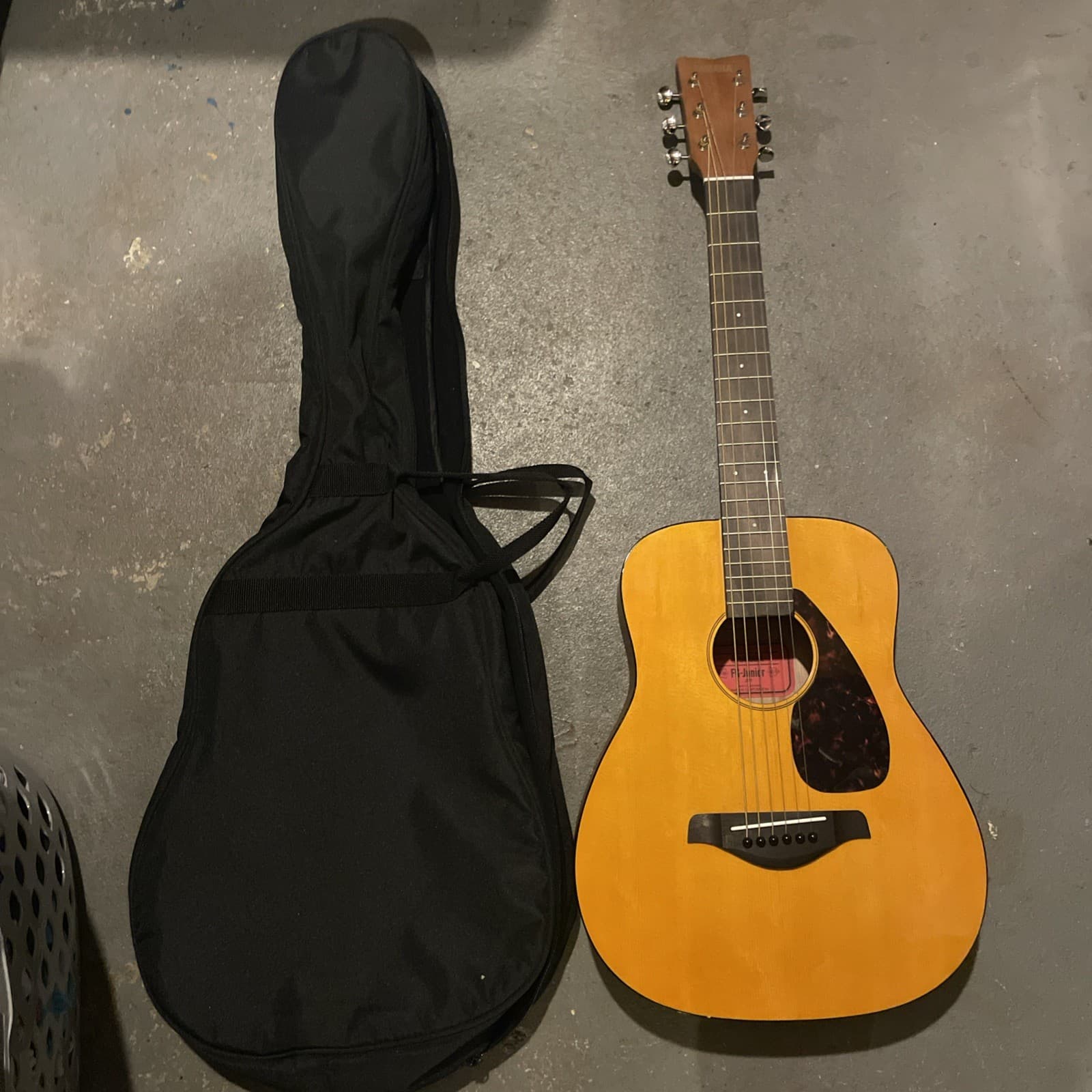 Yamaha JR1 FG Junior 3/4 Size Acoustic Guitar and carrying bag almost never used