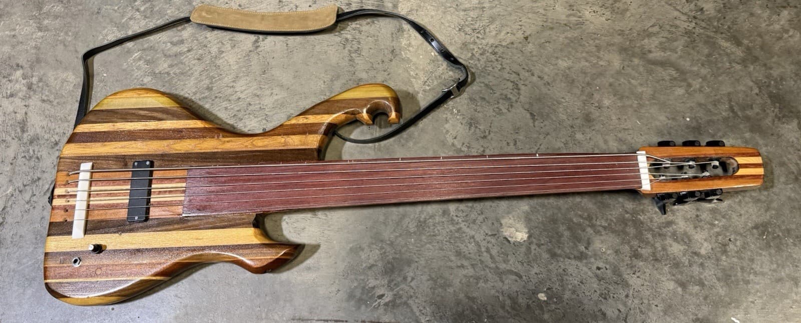 Wish Bass 6 String Fretless Bass Guitar