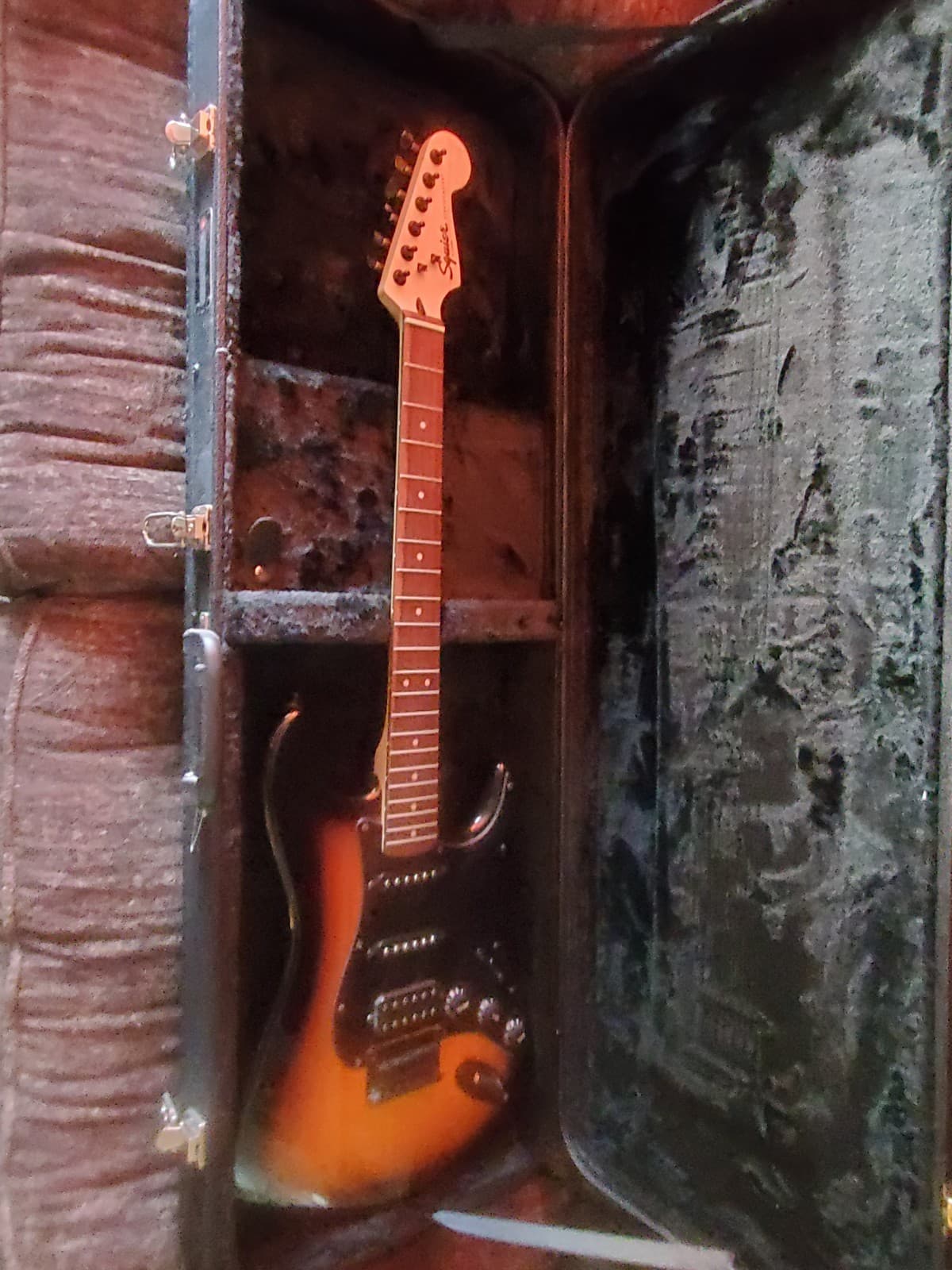 Fender Stratocaster And Fender Mustang Lt25 With Case