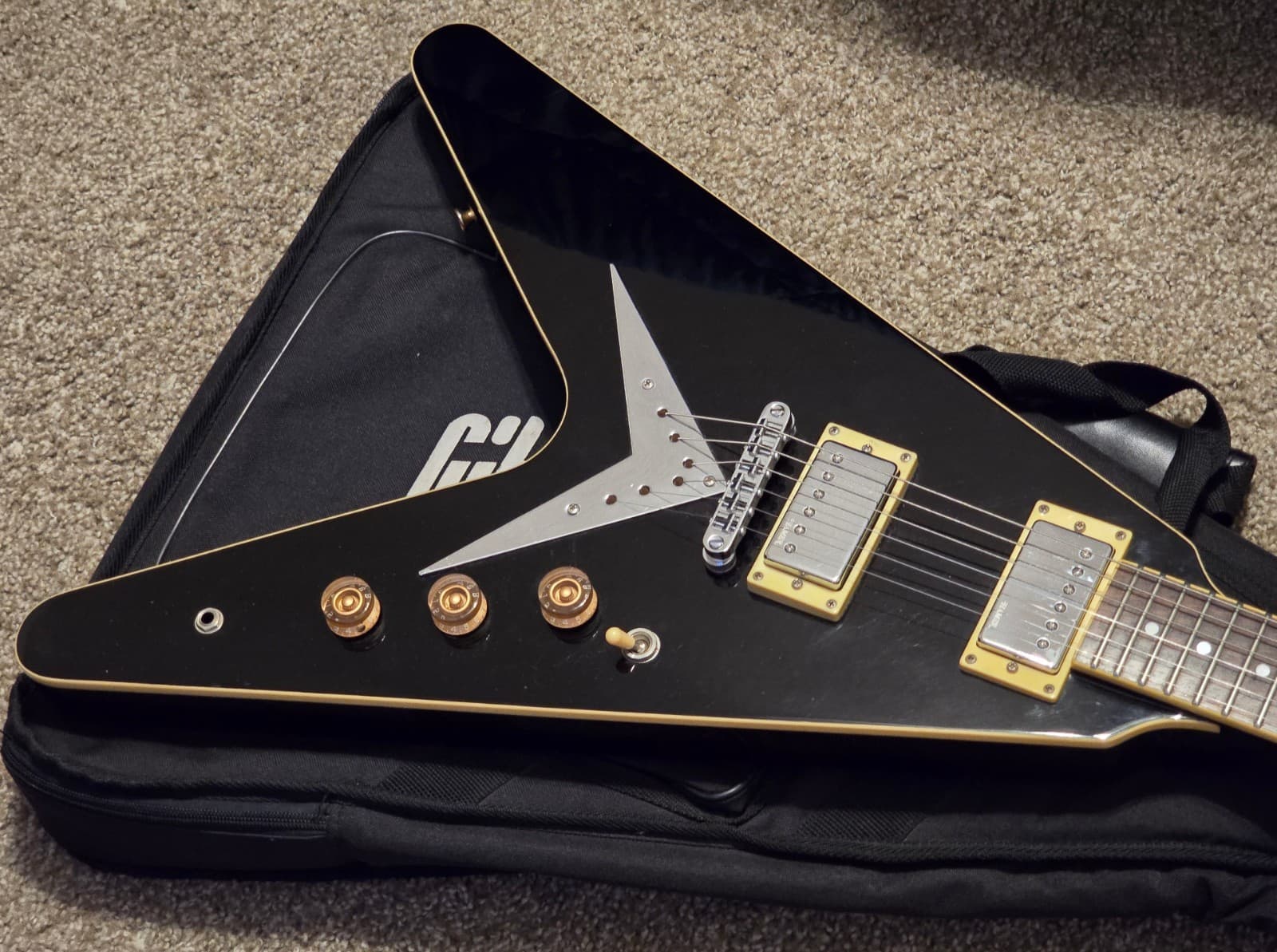 Hamer 2000's Flying V Vector XT Series Gloss Ebony Guitar & Gibson Gig Bag, EXC!
