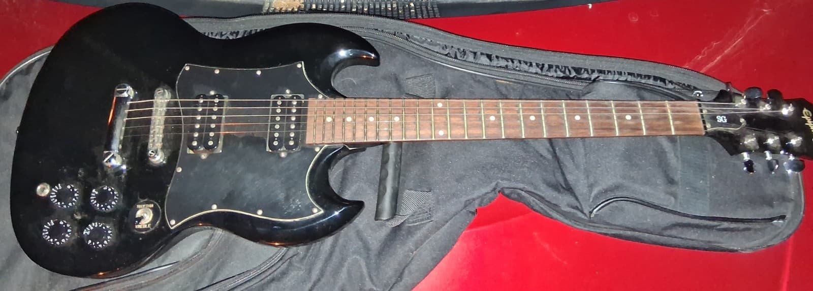 EPIPHONE SG G-310 Electric Guitar w Gig Bag Black Older Model