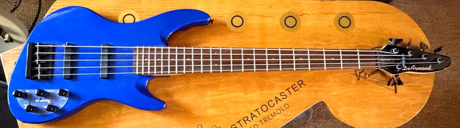 DeArmond 5 String Active Electric Bass Guitar ProSetup Good Condition Case