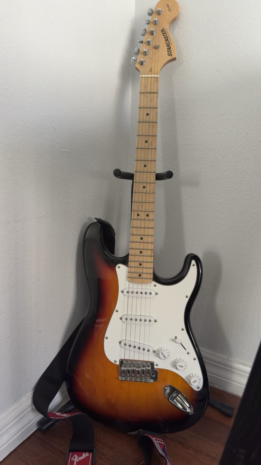 Fender Starcaster Strat Electric Guitar Sunburst Maple Neck Clean + Strap