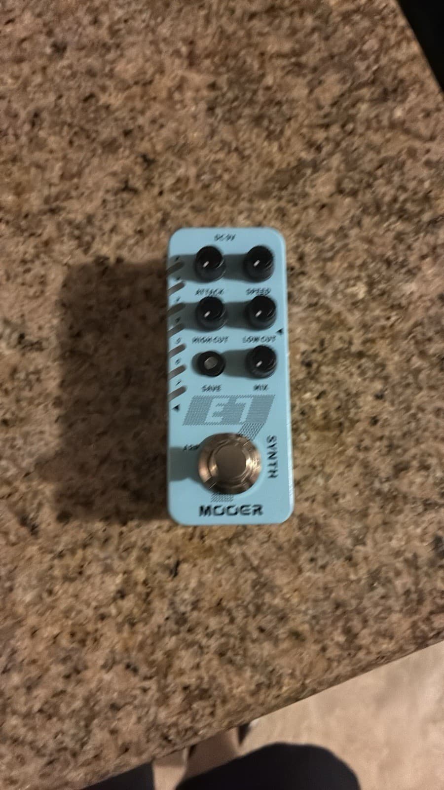 MOOER E7 Synth Guitar Synthesizer Effects Pedal for Electric Guitar Players