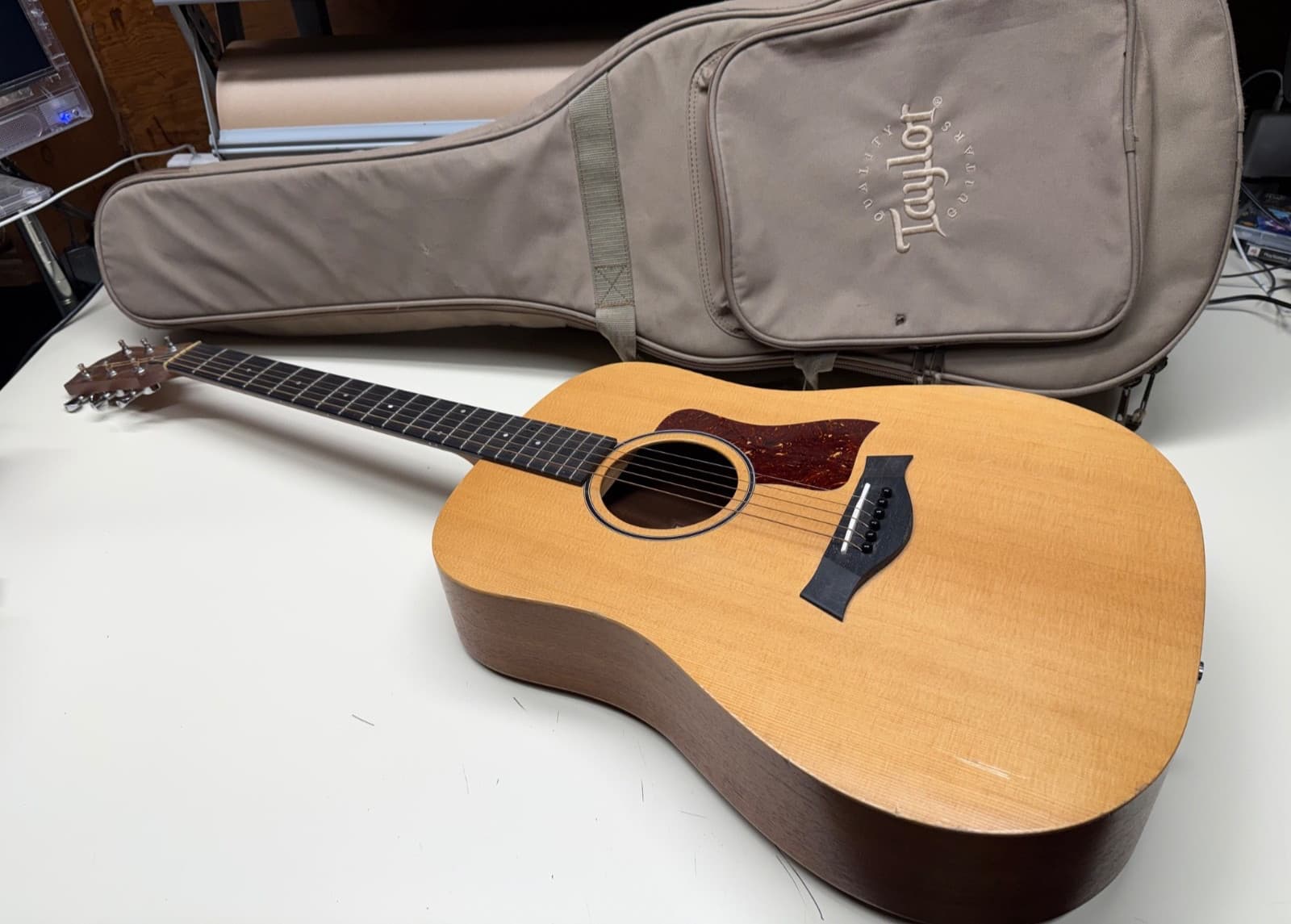 TAYLOR BIG BABY TAYLOR BBT ACOUSTIC GUITAR W/ SOFT CASE WORKING MISSING STRING