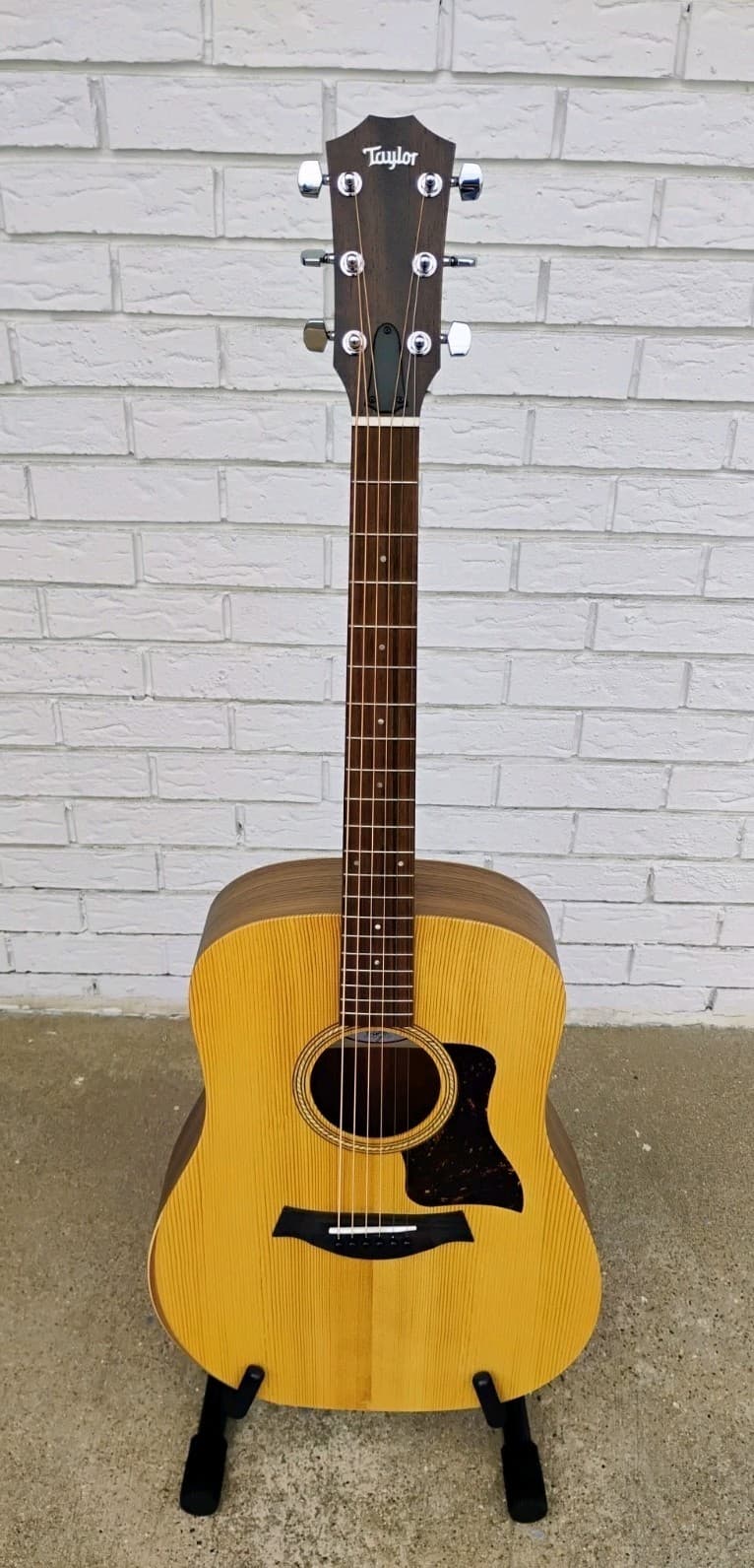 Taylor Academy 10 Acoustic Guitar w/Gigbag! -LL