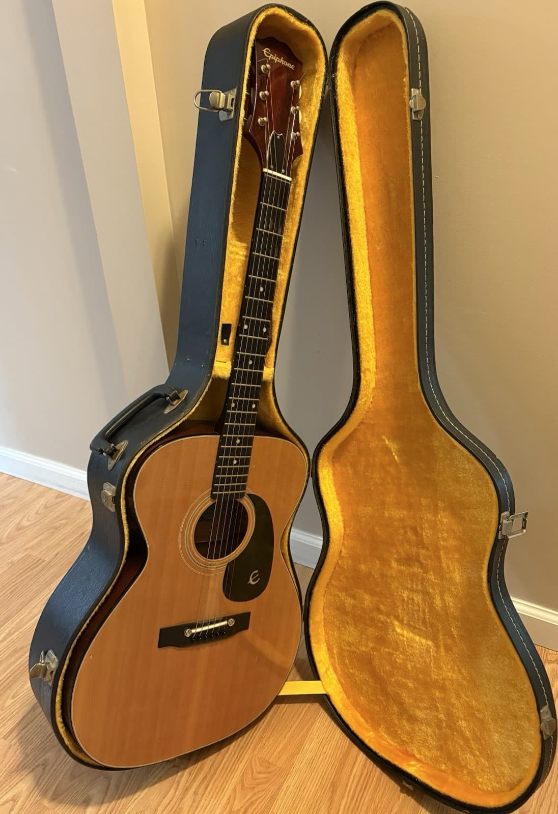 Epiphone Acoustic Guitar FT-120 Model. 1970s With hard case