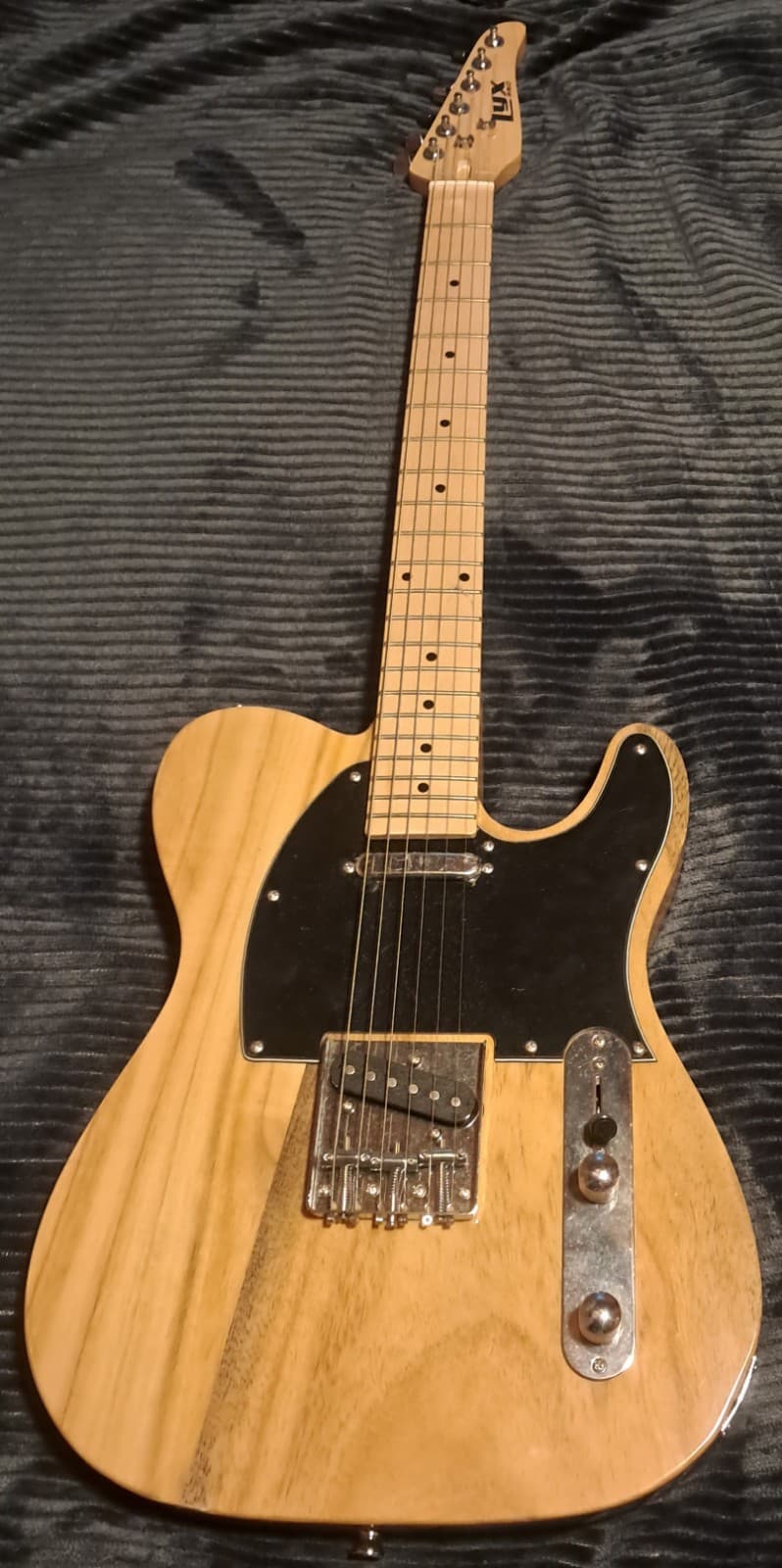 Used Lyx Pro Woodgrain Finish Electric Guitar