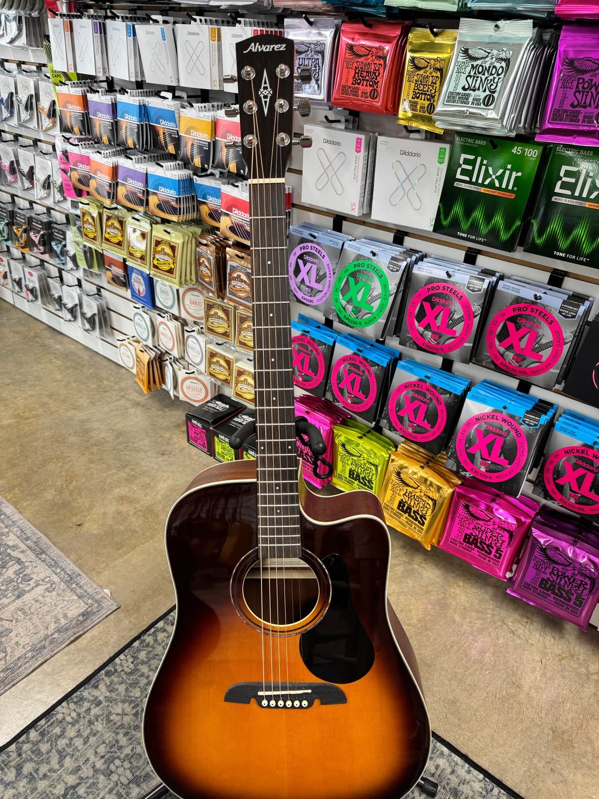 Alvarez RD26CESB Regent 26 Series Cutaway Dreadnought - Sunburst