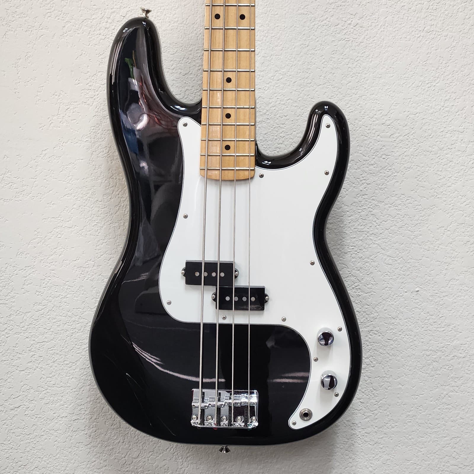 Fender Player Precision Bass with Maple Fretboard - Black