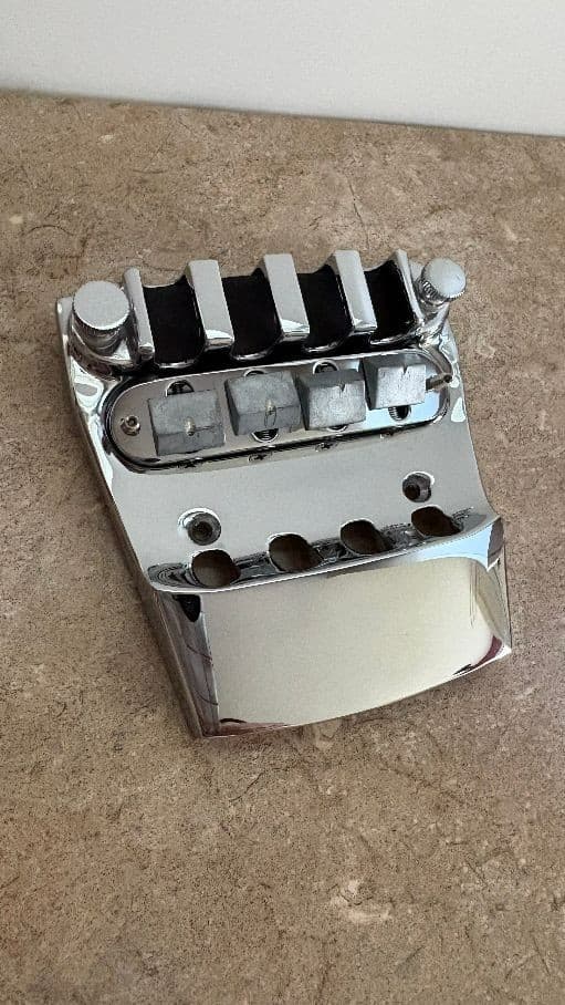 RICKENBACKER 4001/4003 BASS TAILPIECE/BRIDGE ASSEMBLY