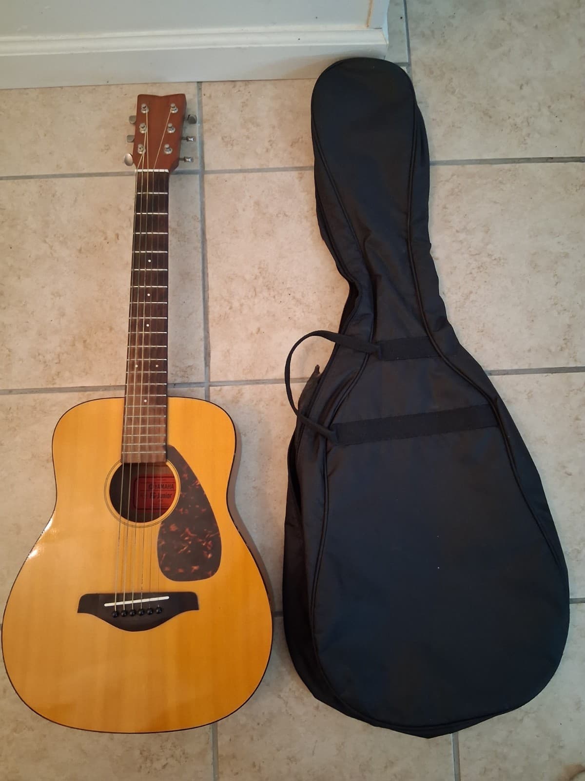 Yamaha FG-Junior JR1 3/4 size guitar with gig bag