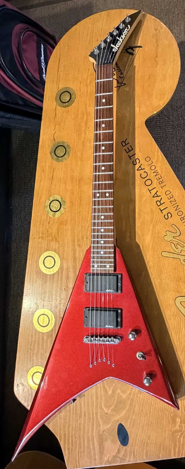 Jackson Rhoads V guitar Good Condiition ProSetup Soft Case.