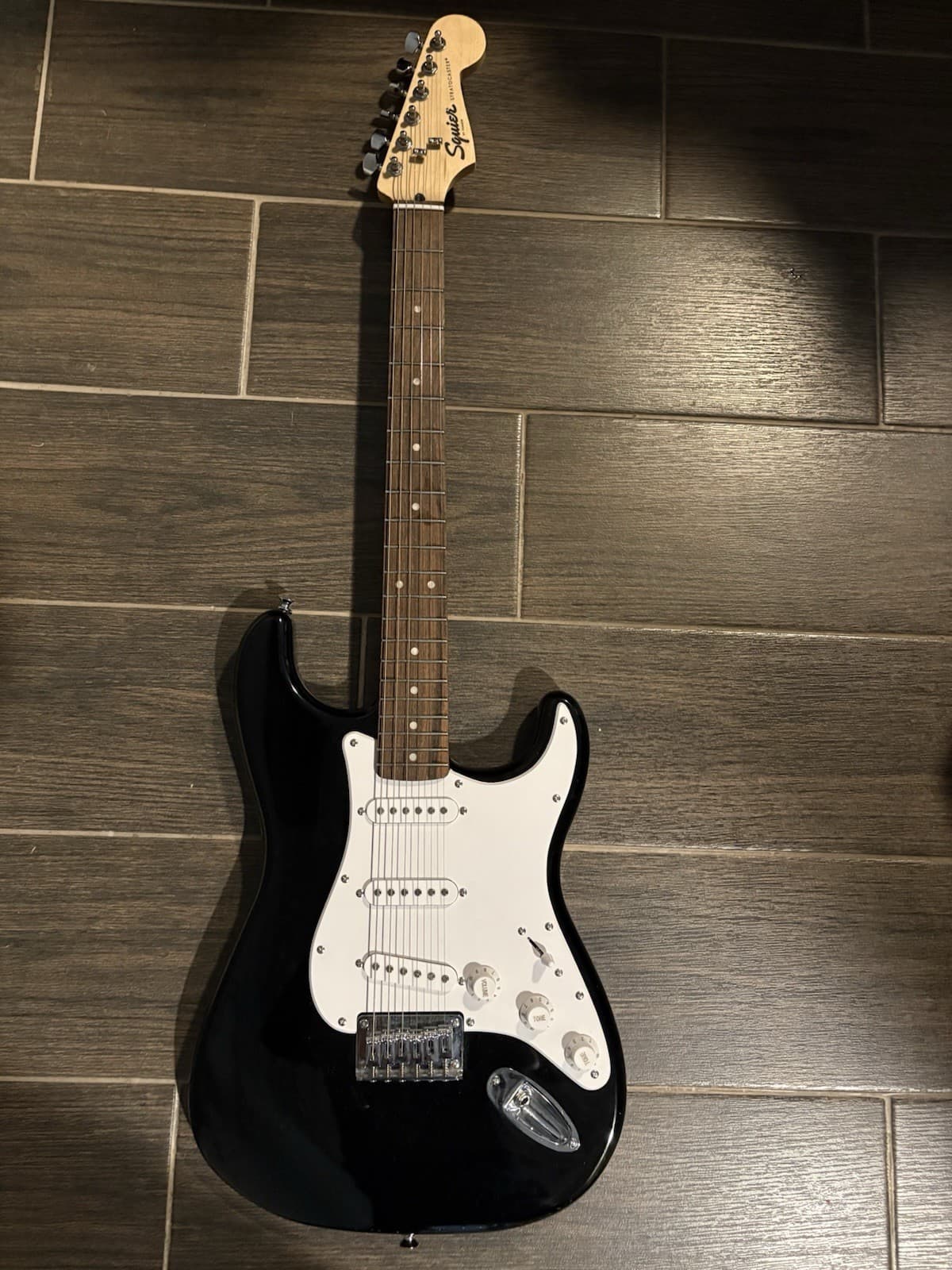 Squier Electric Guitar Black Solid 6-String with Amplifier