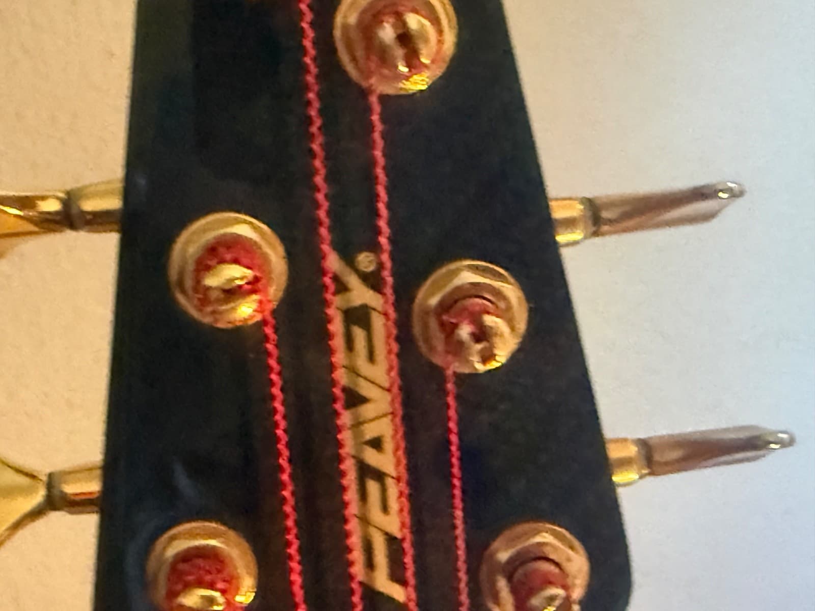 peavey cirrus 6 string electric bass guitar