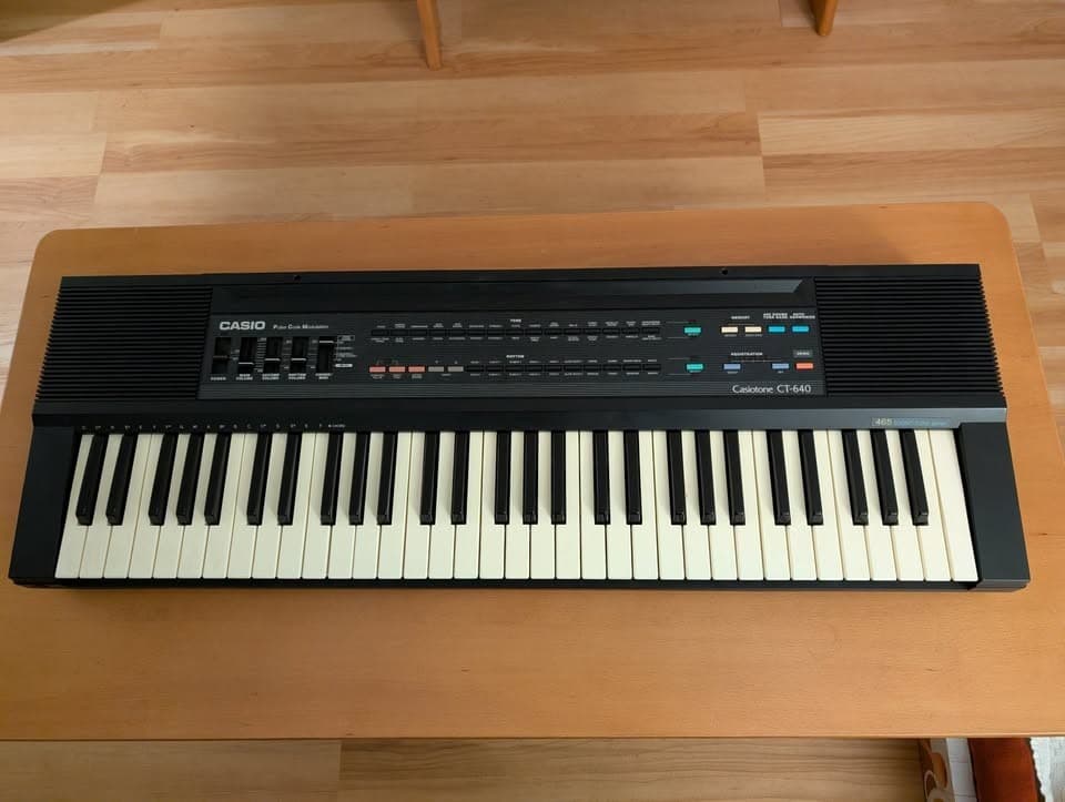 Vintage Casio Casiotone CT-640 Synthesizer Keyboard/Digital Piano