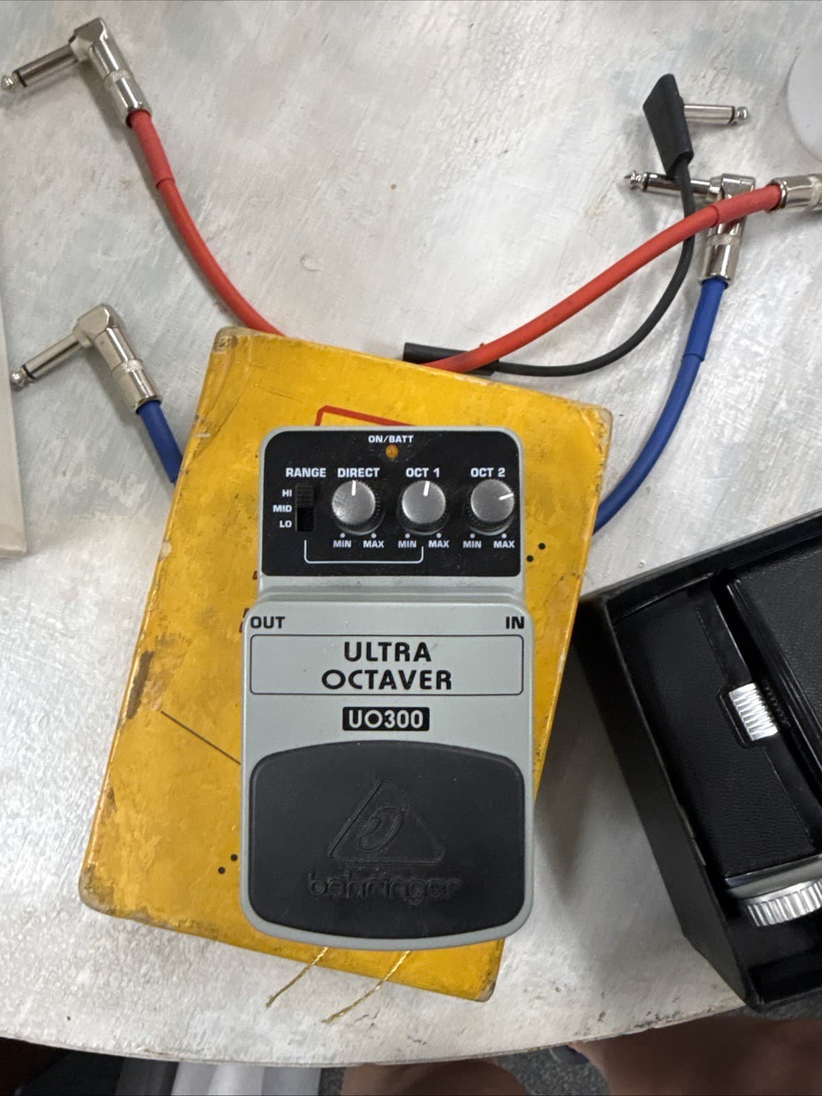 Behringer UO300 Ultra Octaver Analog Guitar Effects Pedal for Electric Bass,