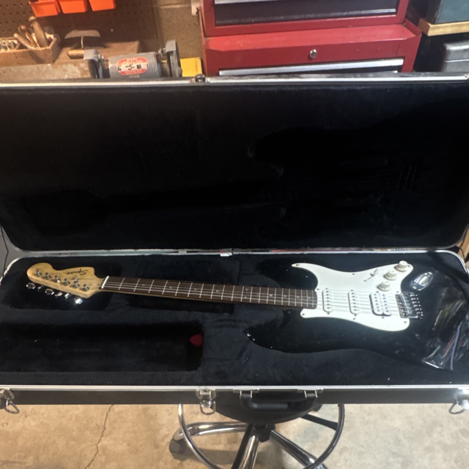 Squier Electric Guitar Black Solid Body 6 String Right-Handed w/ Case CY01018175