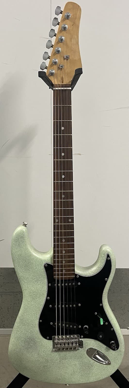 Strat Style Electric Guitar Green Sparkle Finish – HSS Pickups – Full Size