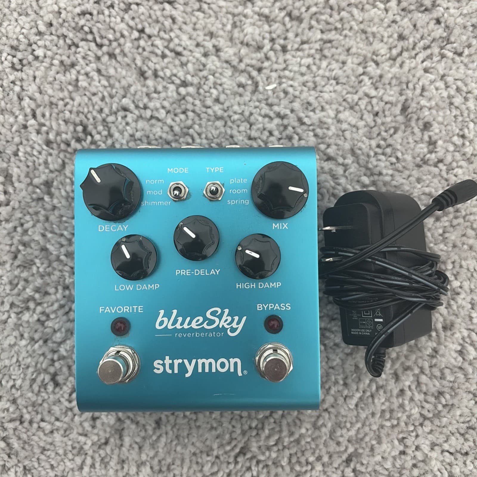 STRYMON BLUE SKY Reverberator Stereo Reverb Pedal guitar w/ adapter
